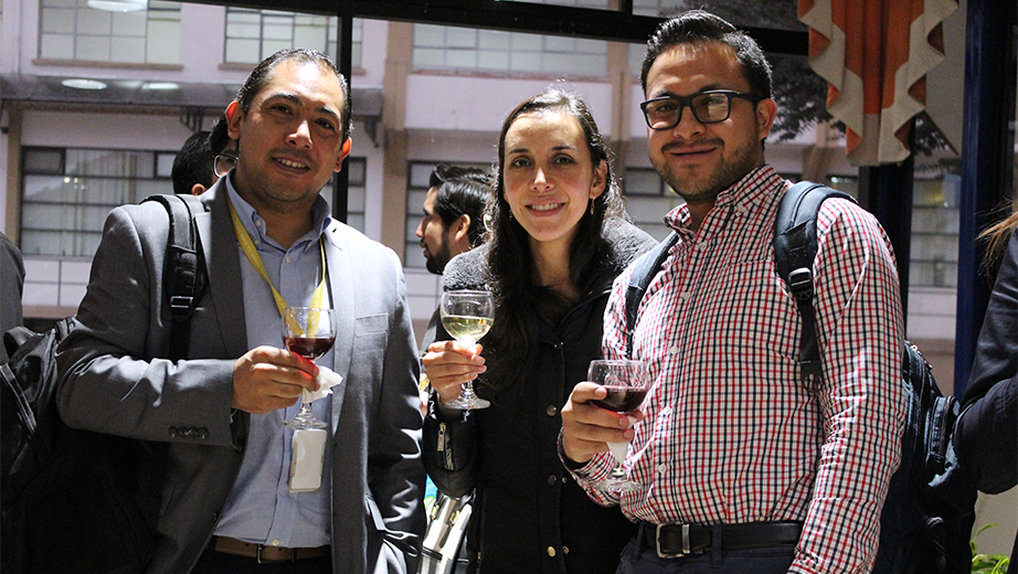 Estudiantes de la Maestría en Administración de Empresas en la inauguración realizada en la Sede Quito