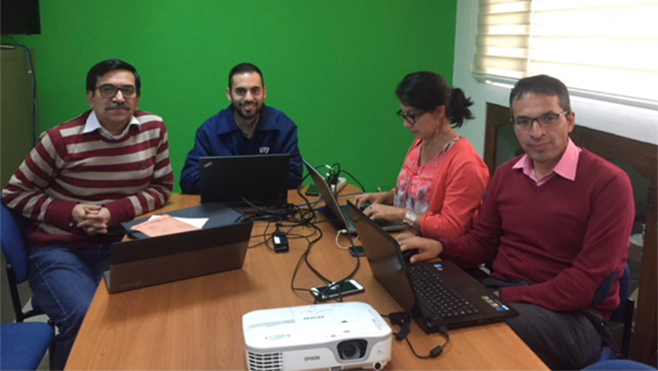 Docentes de la carrera de Teología reciben capacitación del programa Zoom, que permite desarrollar las 