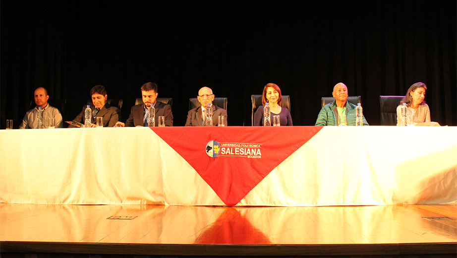 Mesa directiva (de izq. a der.)  Eduardo Naranjo, Paco Noriega, Juan Pablo Salgado, P. Javier Herrán, Tatiana Mosquera, Alberto Taxo y Diana Calero