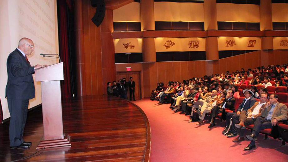 UPS President Javier Herrán during his talk