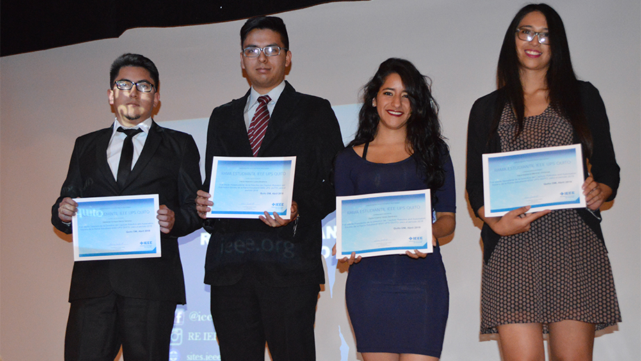 Directiva del nuevo capítulo técnico RAS (de izq. a der.) Sebastián García, tesorero; Carlos Lucero, vicepresidente; Diana Yánez, presidenta y Iliana Merchán, secretaria