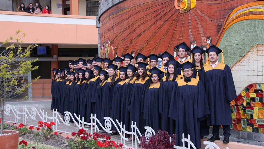 Graduados en la segunda ceremonia de incorporación