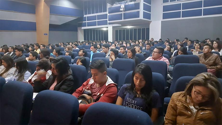 Estudiantes y docentes asistieron a la presentación del libro