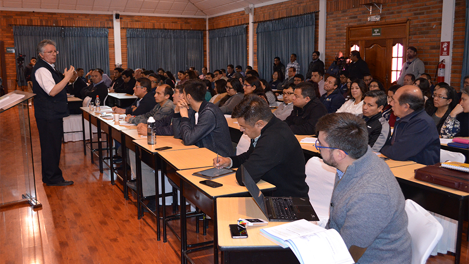 P. Marcelo Farfán, durante su ponencia 