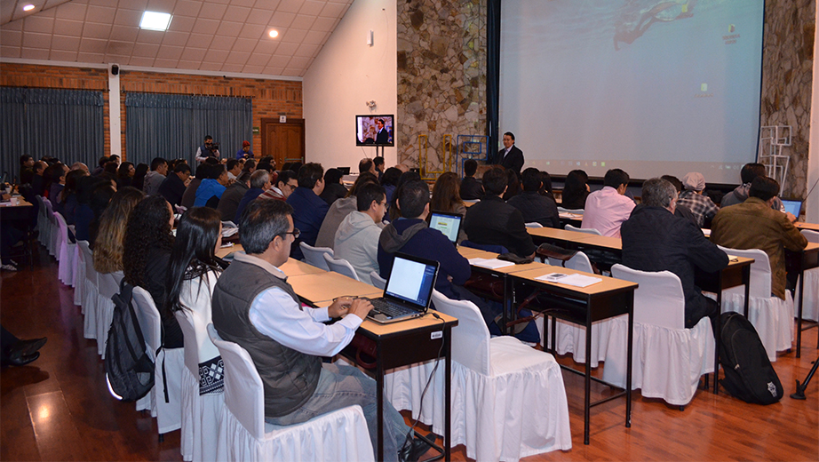 P. Juan Cárdenas, expone el tema 