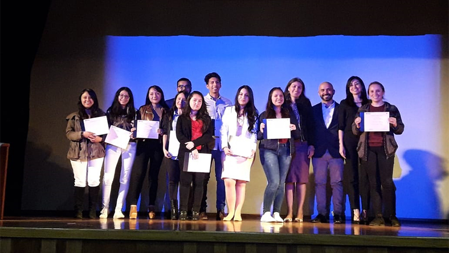 Entrega de reconocimientos a los mejores estudiantes de la carrera