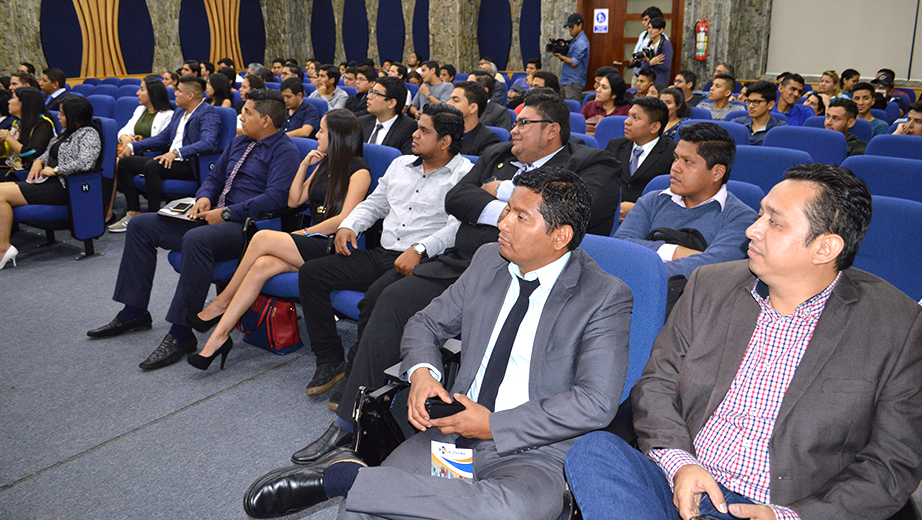 Asistentes a la posesión de la nueva Rama Estudiantil IEEE sede Guayaquil