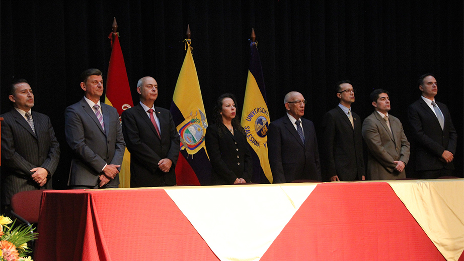 Mesa directiva de la sesión solemne de graduación del Programa de Formación Dual