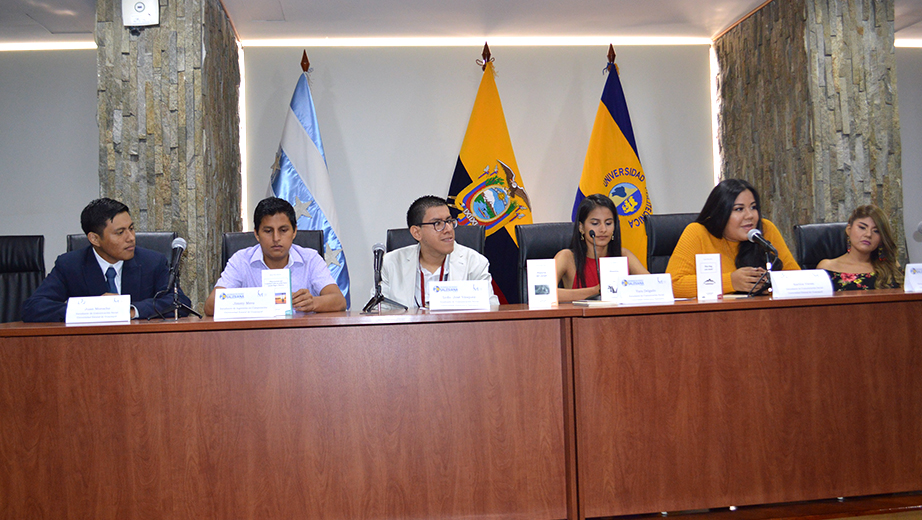 Escritores durante la presentación de sus libros