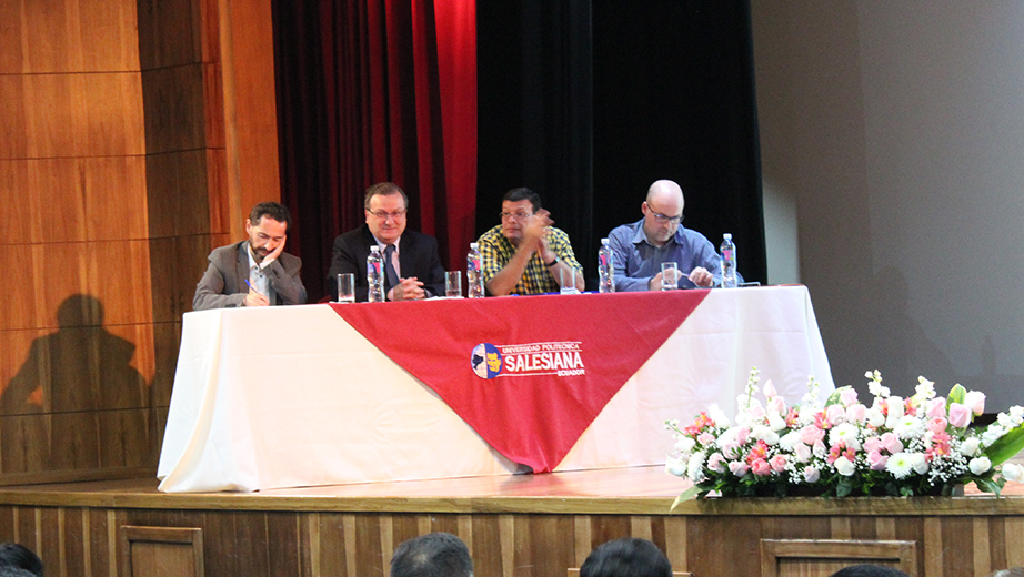 (De izq.) Julián García, José Juncosa, Guillermo Zuleta y Stéphane Vinolo en la sede Quito