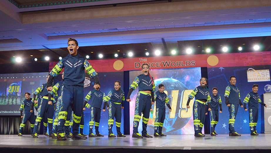 Participación de la agrupación salesiana en la categoría Open Coed Premier Hip Hop