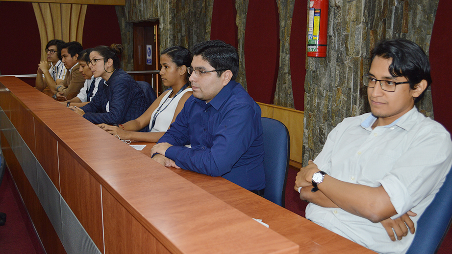 P. Francisco Sánchez, durante la reunión con directivos de la sede Guayaquil