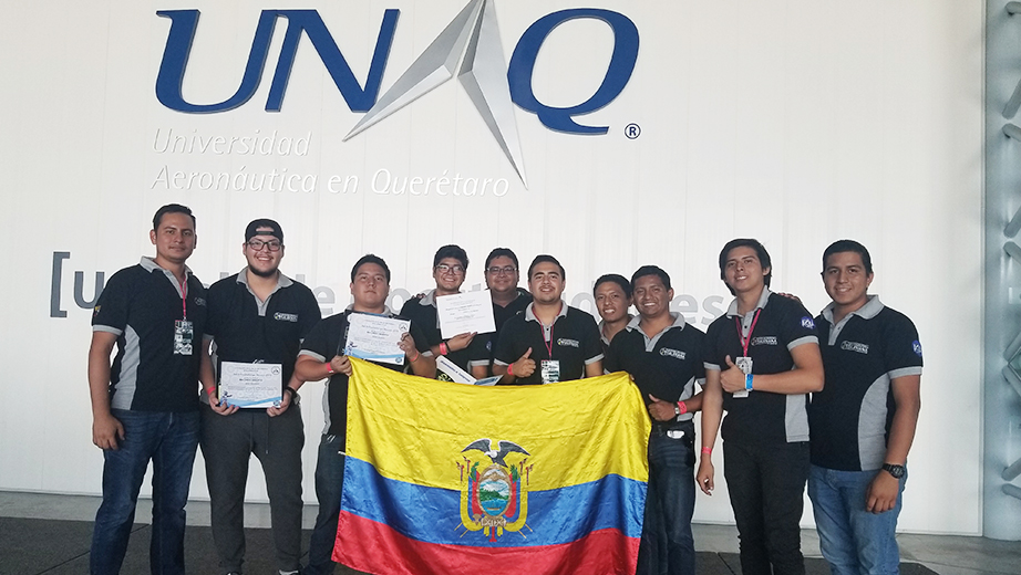 Delegación del Club de Robótica que participó en el Robochallenge 2019