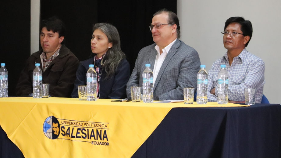 (de iz.) Janss Beltrán, Diana Calero,  José Juncosa, Luis Peña, Sebastián Granda y  P. Fernando Guamán