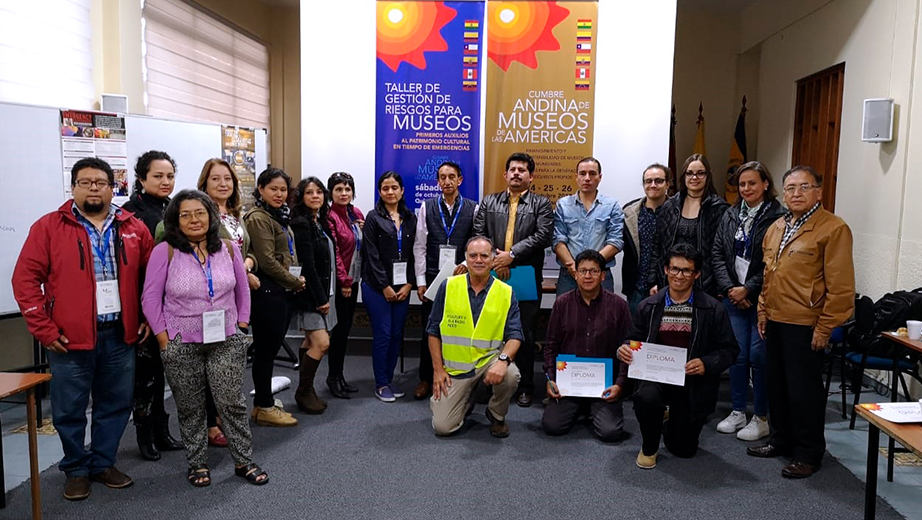 Expositores en el auditorio Monseñor Leonidas Proaño de La Salesiana