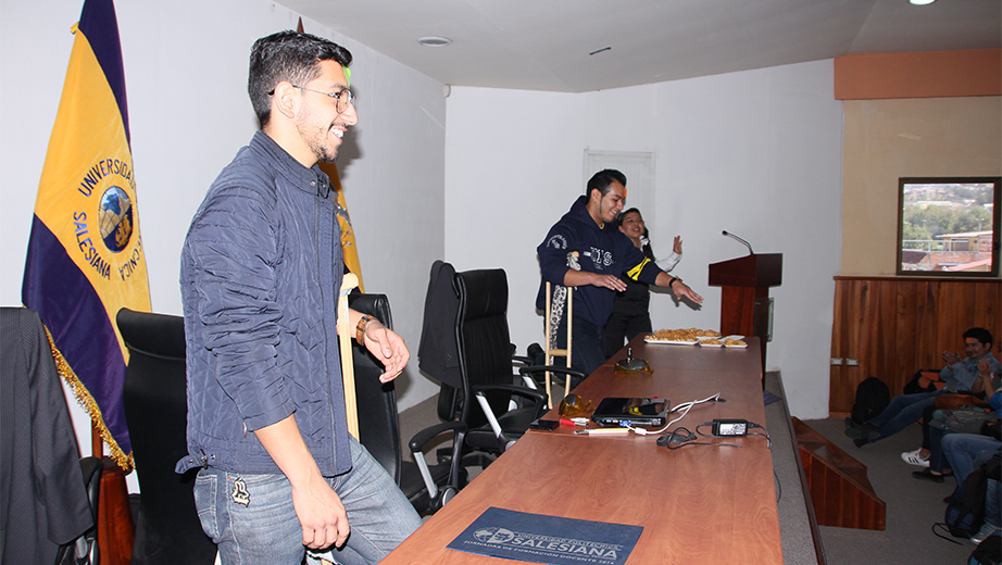 Estudiantes durante el conversatorio de inclusión