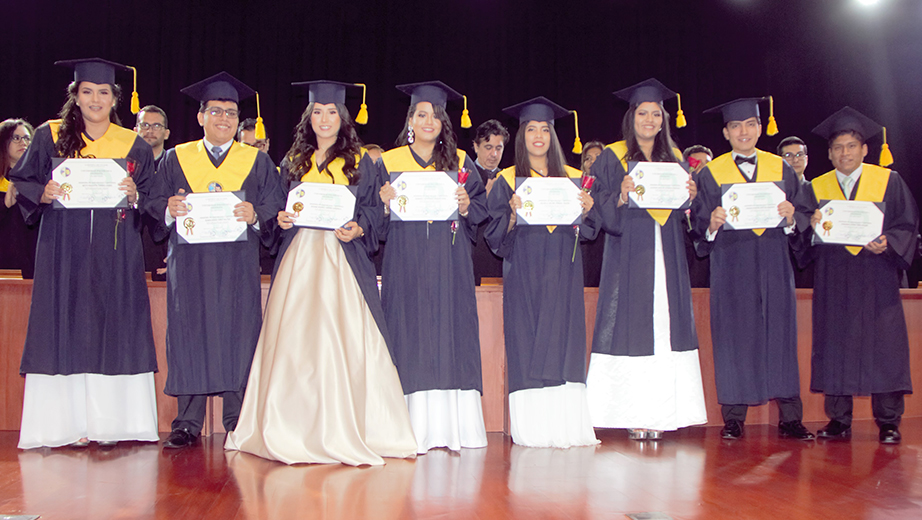 Nuevos profesionales graduados de la sede Guayaquil