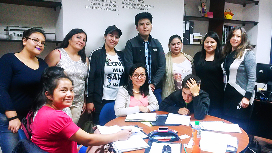 Estudiantes y docentes que forman parte del proyecto 