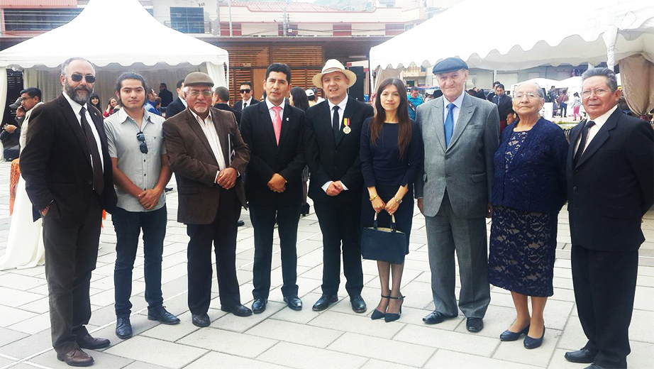 (De izq.) Dr. José Manuel Castellanos, Ángel Fajardo, Dr. Juan Chacón, Dr. Blas Garzón Vera, Dr. Mateo Ríos, (esposa del Dr. Ríos), Dr. Jorge Núñez, Sra. Mercedes Vera, Sr. Luis Garzón.