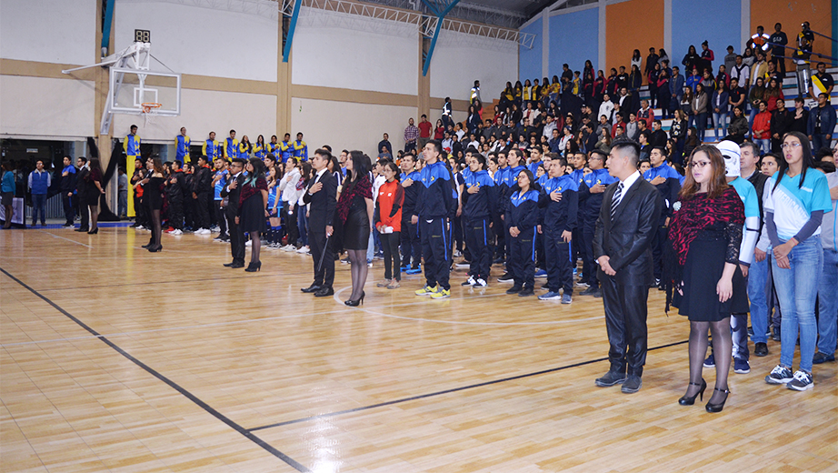 Equipos de las universidades azuayas en la inauguración del Festival Recreativo Cultural y Deportivo Universitario Cuenca 2018