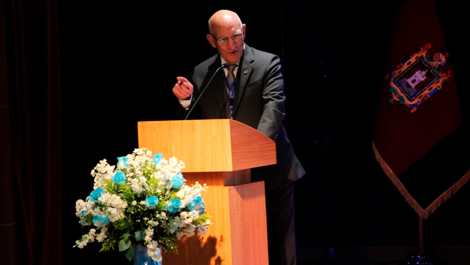 P. Javier Herrán durante su conferencia magistral Del oratorio a la universidad según la joven generación de investigadores seglares del ámbito salesiano