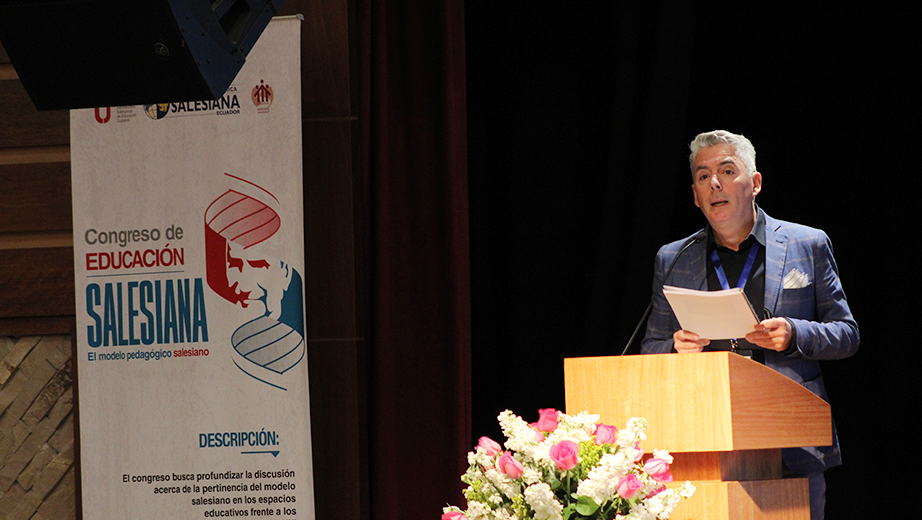 Antonello Vedovato durante su ponencia: Actualidad Educativa