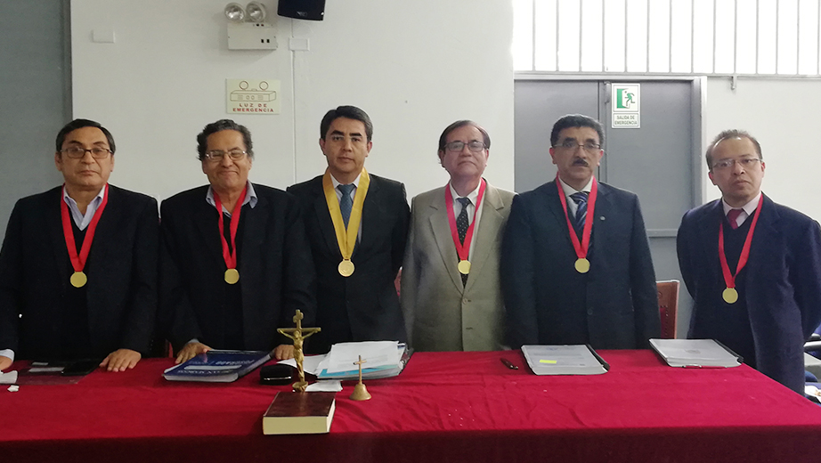 John Calle, obtuvo su título de cuarto nivel en la Universidad Nacional Mayor de San Marcos (Perú)