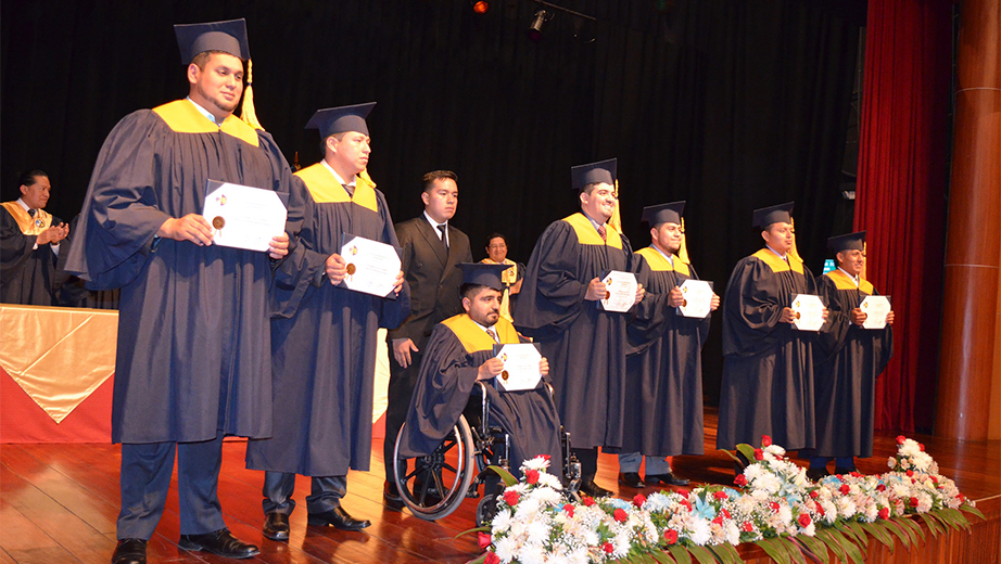 Nuevos graduados de La Salesiana Sede Cuenca