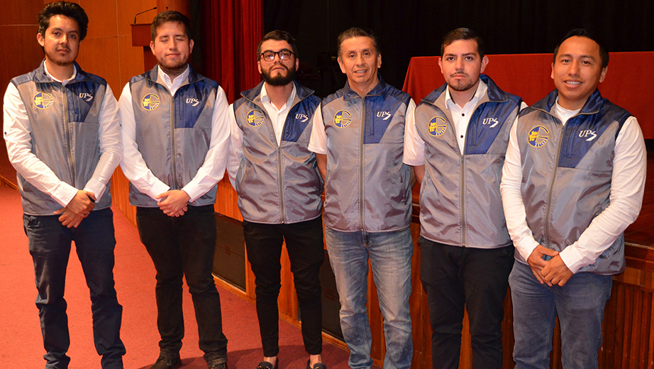 Integrantes del grupo GIETAES: (desde izq.) Xavier Pesantez (I), Renato Carrillo, Paúl Barros, Vinicio Ordóñez, coordinador, Felipe Coronel y Cristhian Sanmartín.
