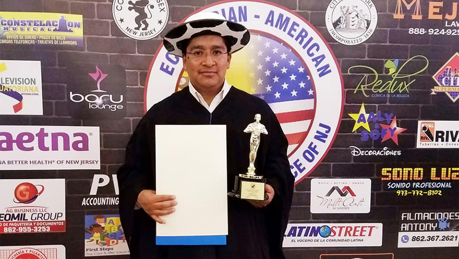 Patricio Lozano, recibe reconocimiento