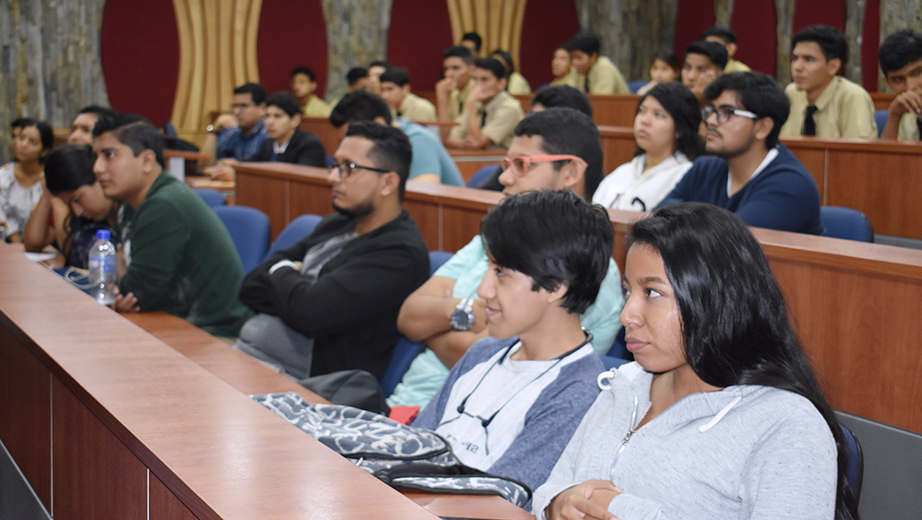 Estudiantes participantes de los workshops académicos