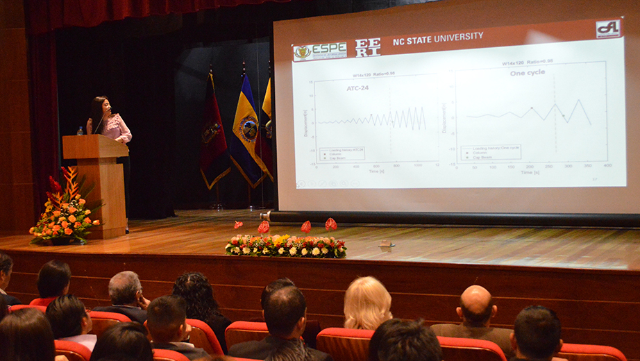 Jéssica Sarango de la EERI - ESPE expone sobre protocolos de carga aplicados a puentes de acero