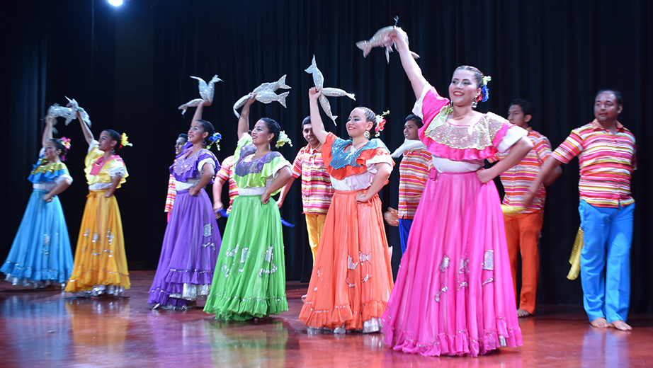 Agrupación del Ballet Folclórico de la ESPOL