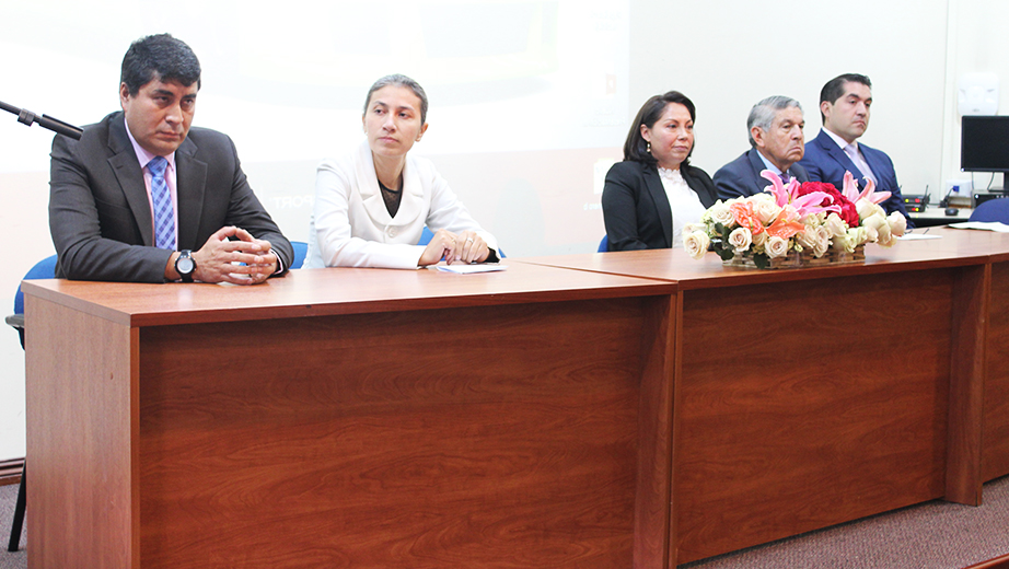 Mesa directiva conformada por Francisco Gutiérrez, Eduardo Aragón, Nancy Bonifaz, Diana Calero y Ramiro León