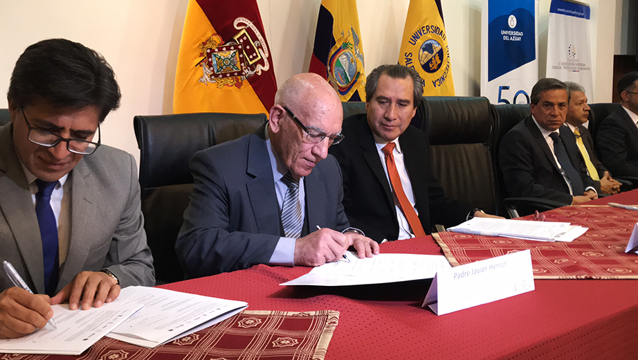 Firma del convenio HUB Sur junto a las autoridades de las universidades del austro ecuatoriano