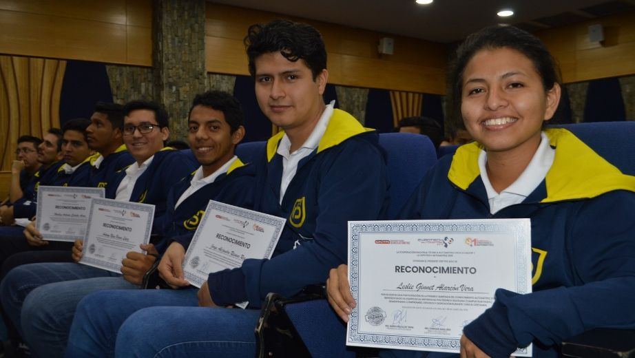 Estudiantes reconocidos en la competencia.