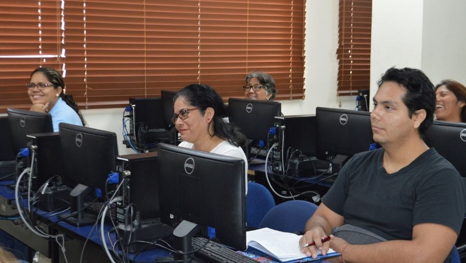 Educadores institucionales que formaron parte de la capacitación