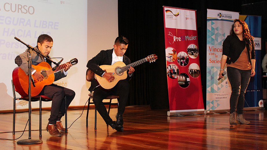 Agrupación musical de La Salesiana sede Quito