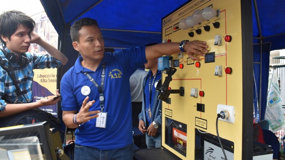 Exhibición de proyectos en la carrera de Ing. Eléctrica.