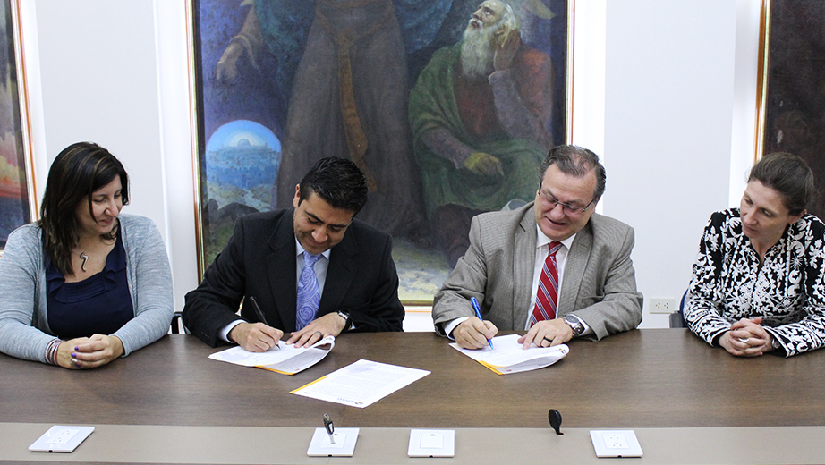 (De izq.) Laura Falceri, Luis Palma, José Juncosa y Natalia Aguilar