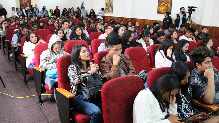 Asistentes al conversatorio 