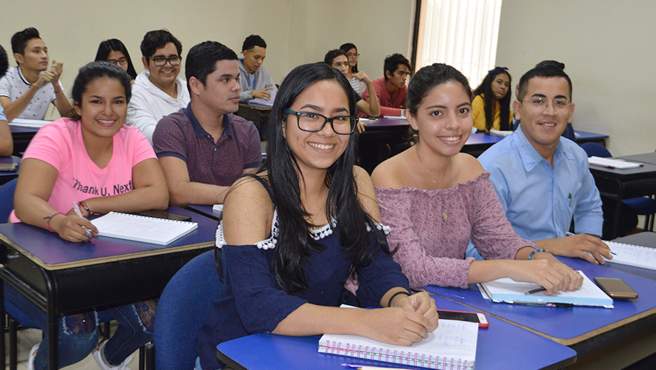 Estudiantes iniciaron clases en la sede Guayaquil