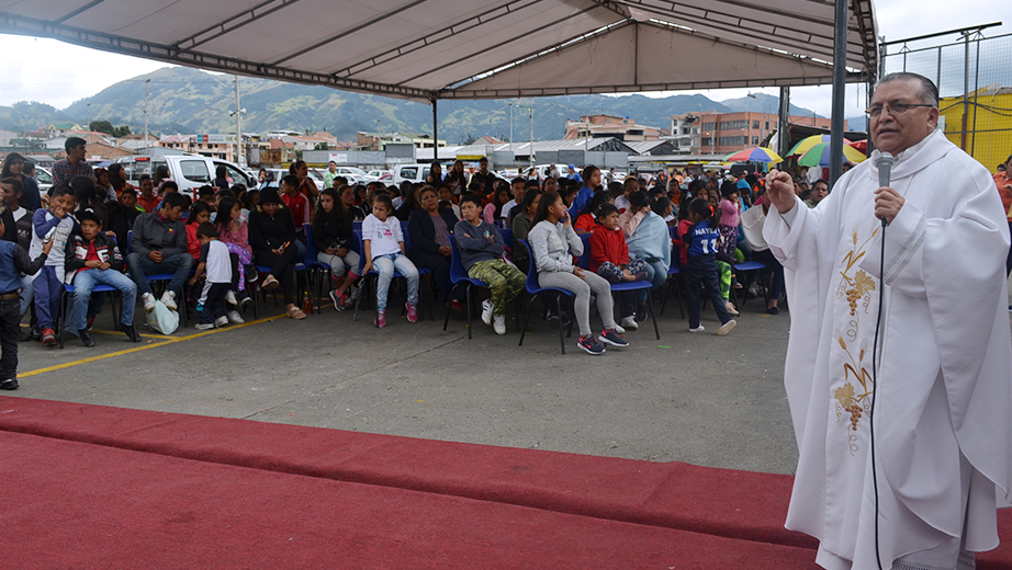 P. Francisco Sánchez,durante la celebración de la eucaristía