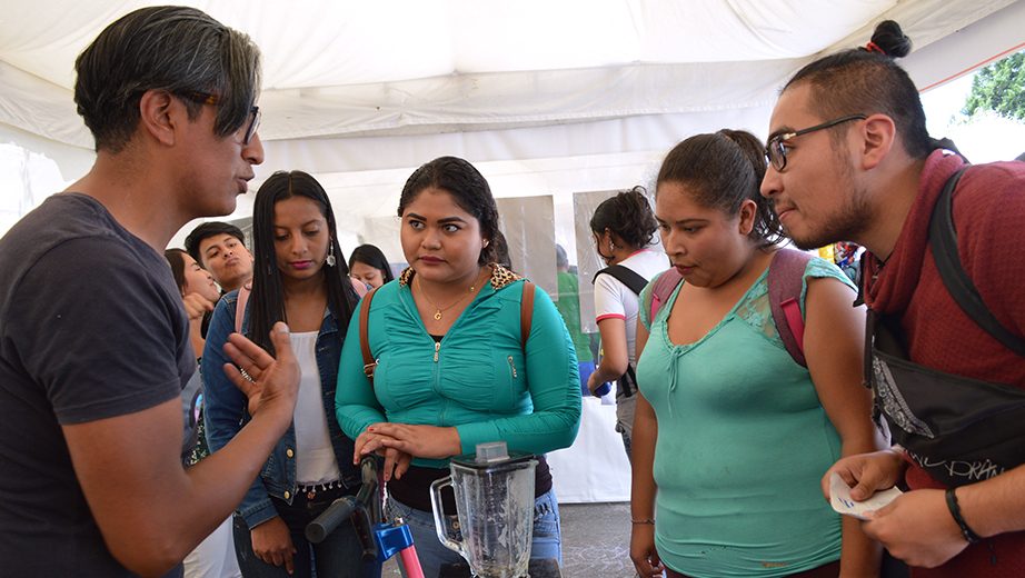 Estudiantes de Ingeniería Civil informan sobre las medidas de prevención frente a desastres naturales