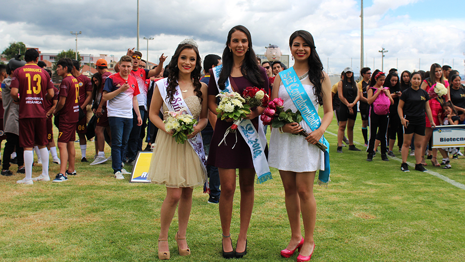 (De izq.) Pamela Novillo, Isabel Ramírez y Mercedes Cevallos