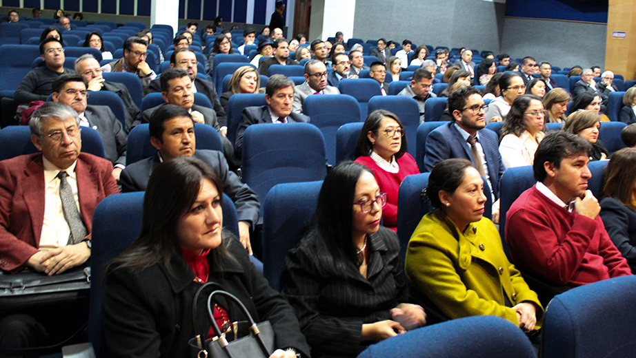 Personal docente, administrativo y de servicios, Aula Magna, campus El Girón