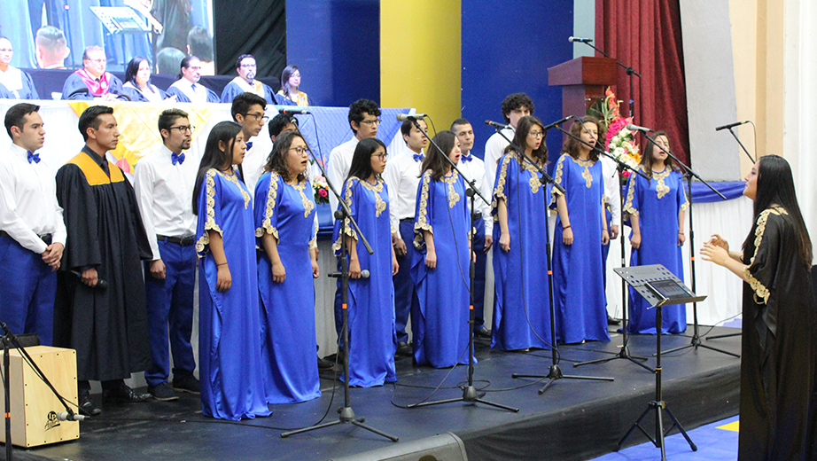 Espacio musical a cargo del coro de la UPS dirigido por Karol Caicedo