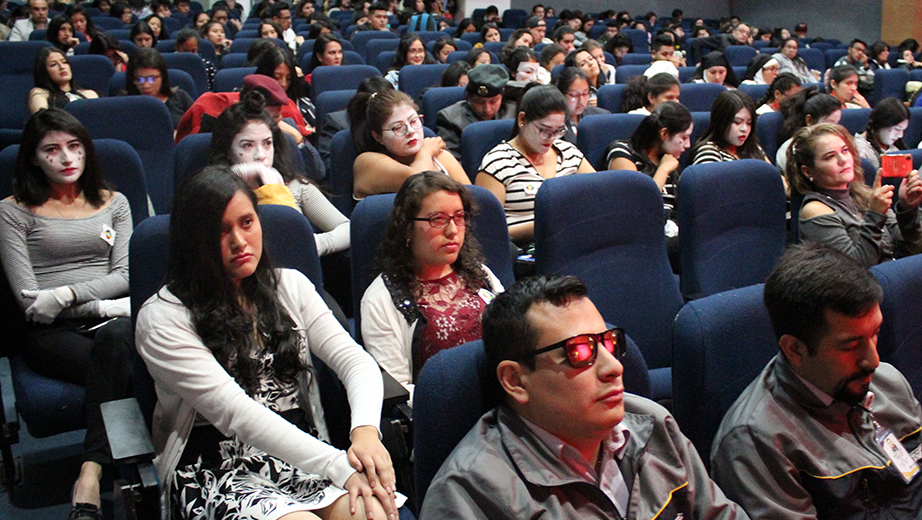 Asistentes al evento organizado por el día de la cultura inclusiva