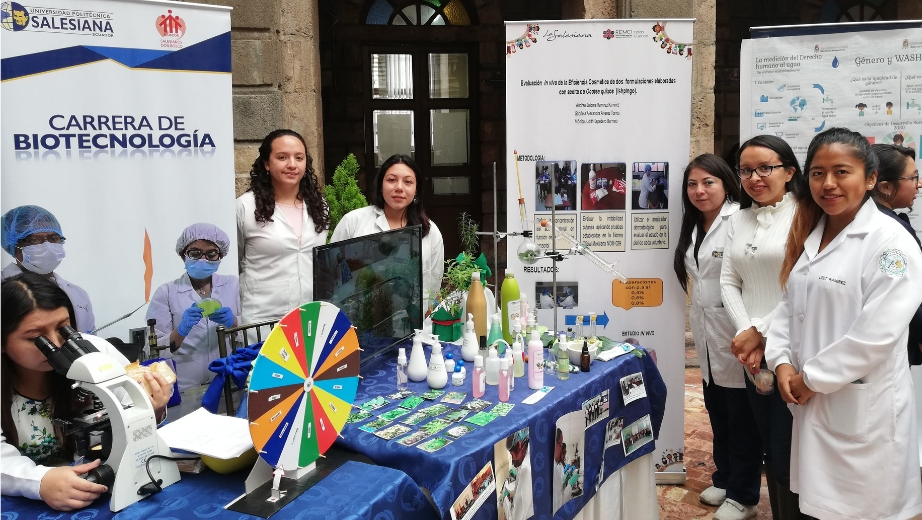 Estudiantes de la carrera de Biotecnología exhiben sus productos desarrollados