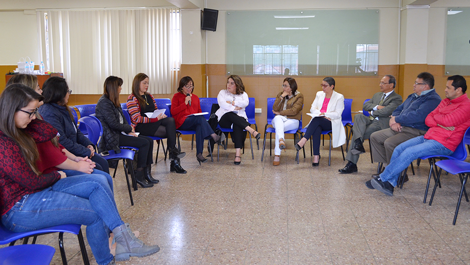 Un grupo de docentes e investigadoras se reunieron para dialogar y reflexionar sobre el rol de la mujer en la academia